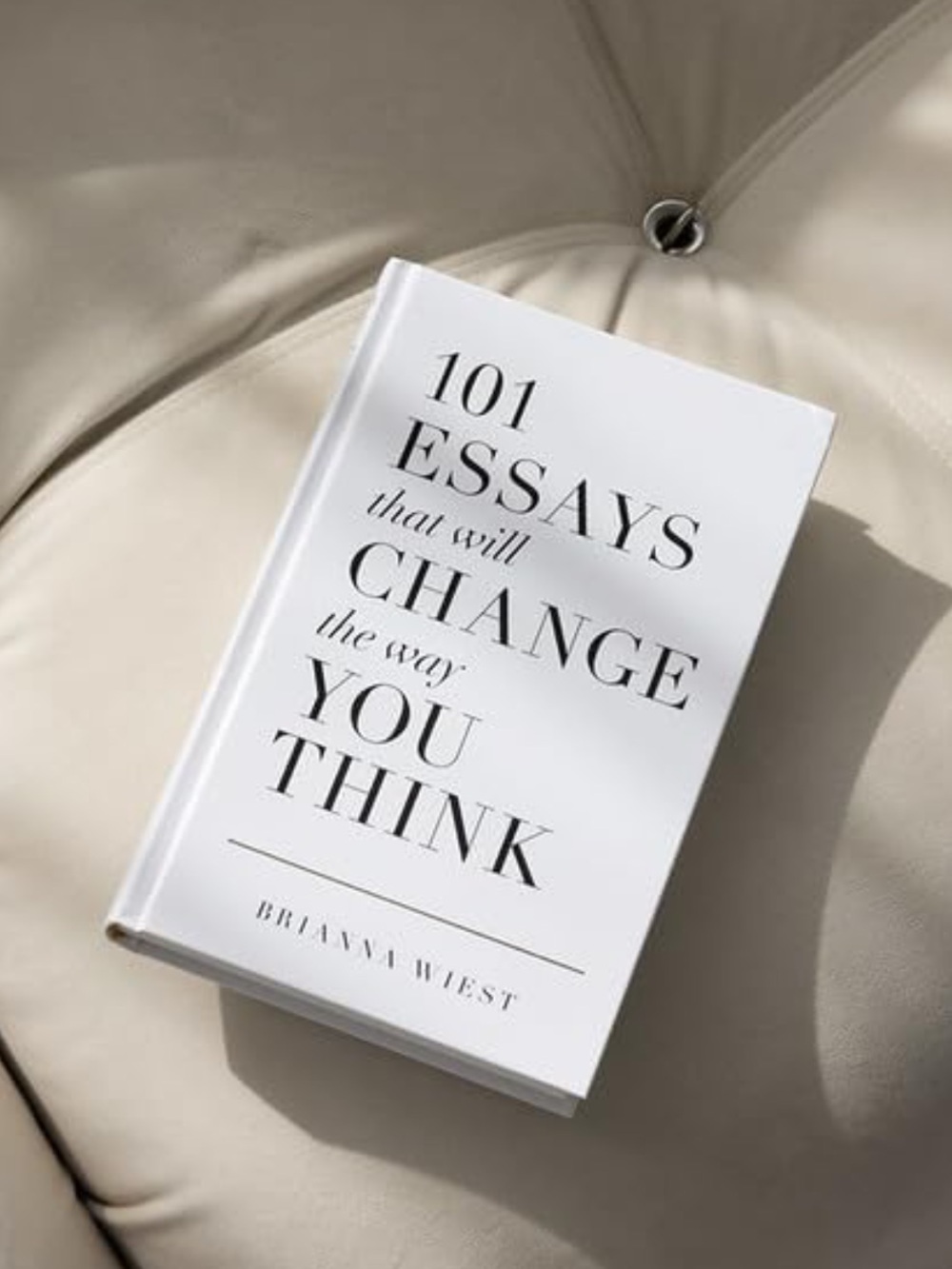101 Essays That Will Change The Way You Think — White paperback